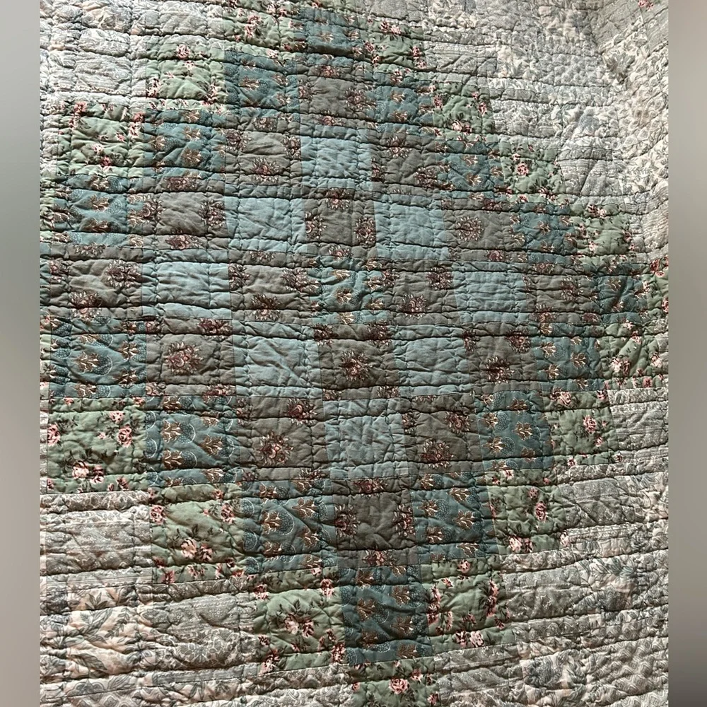 Lands End Ombré Quilt King Spread. Length 110”, width 90”. Reverse, solid green.